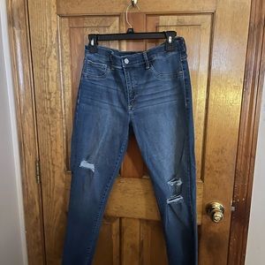 EUC Gap Jegging size 32/14R. Only wore once. Like brand new. Medium wash.